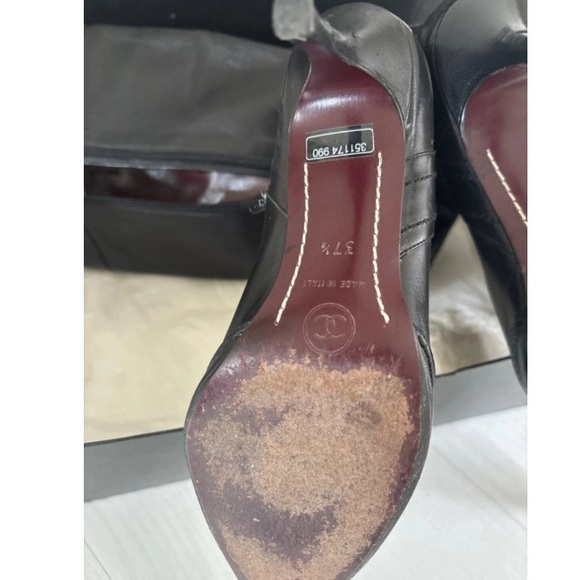 CHANEL Black Heeled Knee-High Leather Point Boots - Picture 3 of 14